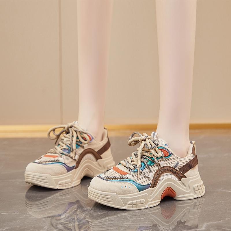 

Мода 2024 года. Осенняя мода. Новые женские удобные простые низкие кроссовки на шнуровке. 40 хаки