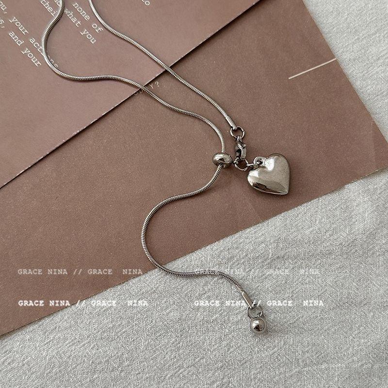 Simple collier pendentif amour argenté luxe léger design de niche exquis tempérament mode polyvalent automne et hiver collier personnalité