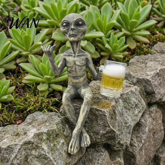 Patio Landscape Decoration Resin Alien with Beer Glass Figurine, Decorative Desktop Ornament, Creative Table Exquisite Hand Carved Statue for