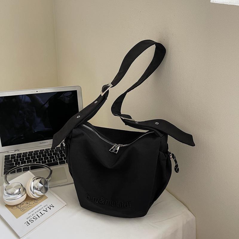 Large capacity nylon messenger bag women s casual shoulder bag high value dumpling bag men s backpack