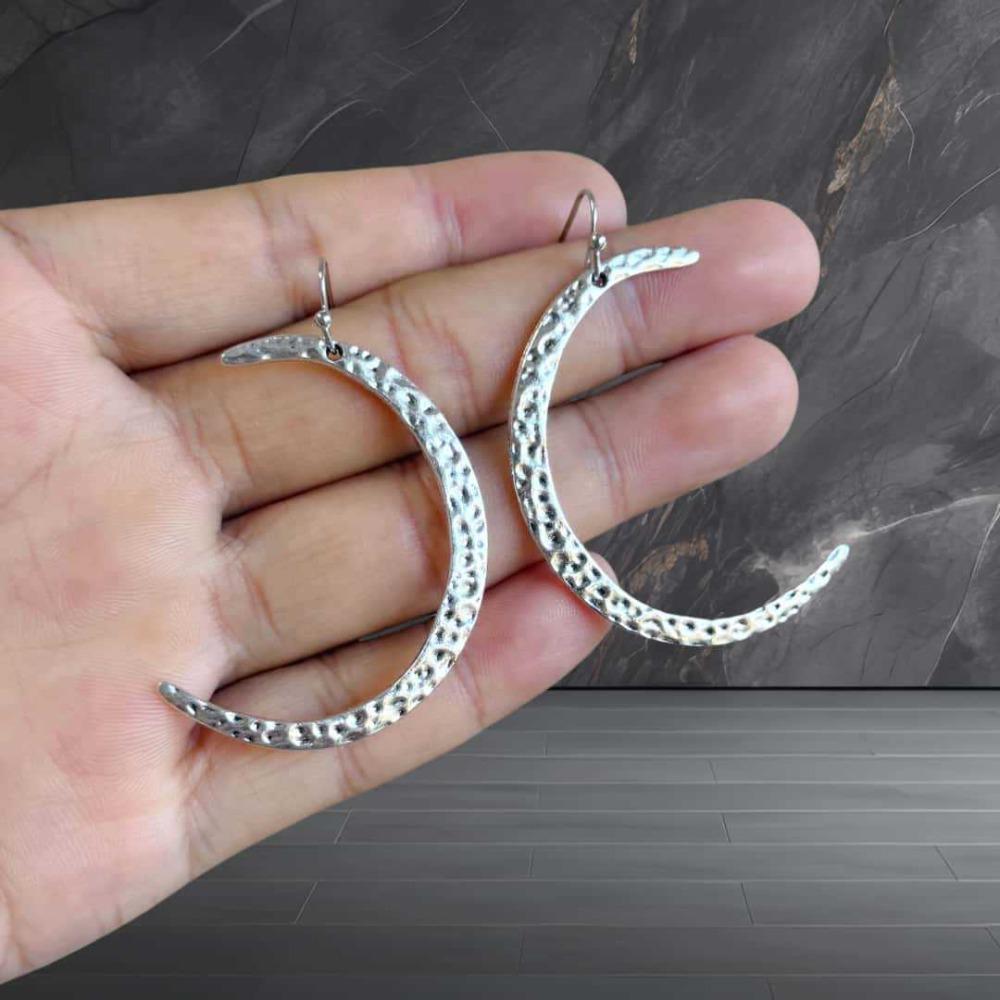 Bohemia Sliver Color Hammering Pattern Metal Large Crescent Moon Pendant Dangle Earrings for Women Retro Simple Jewelry Gifts