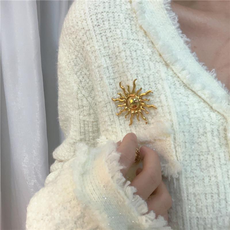 Broche Chic de Girassol para Casacos, Suéteres e Camisas da Moda - Design de Inspiração Francesa