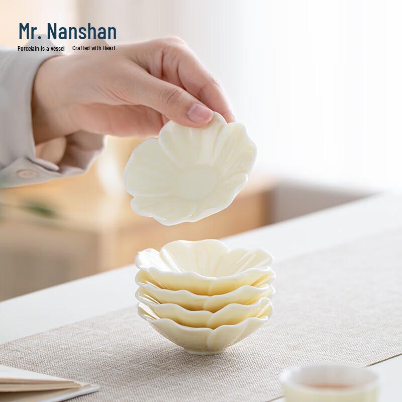 Mr. Nanshan Ceramic Kung Fu Master Tea Cup with Flower Coasters