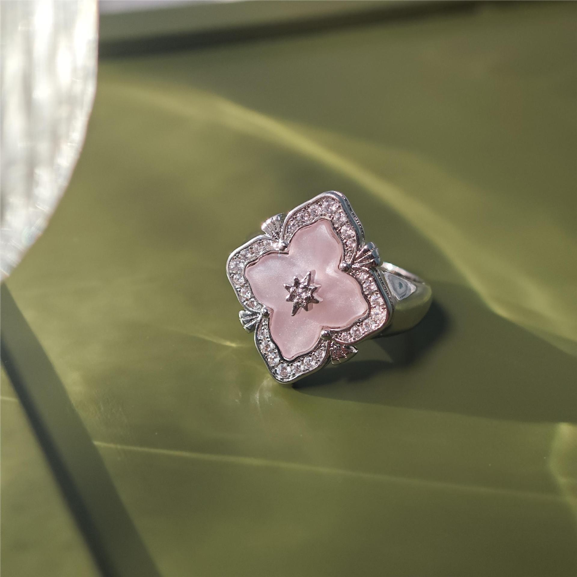 Vintage Court Style Cloth Qi Latti Streamer Powder Four-Leaf Clover Necklace Bracelet Women S High-End Accessories