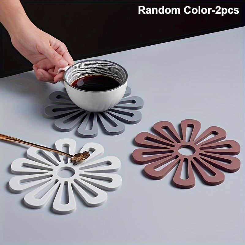 

2pcs TPR Heat Resistant Placemat Round Non-Slip Kitchen Table Mat for Hot Dishes Pots and Cups 16.8cm