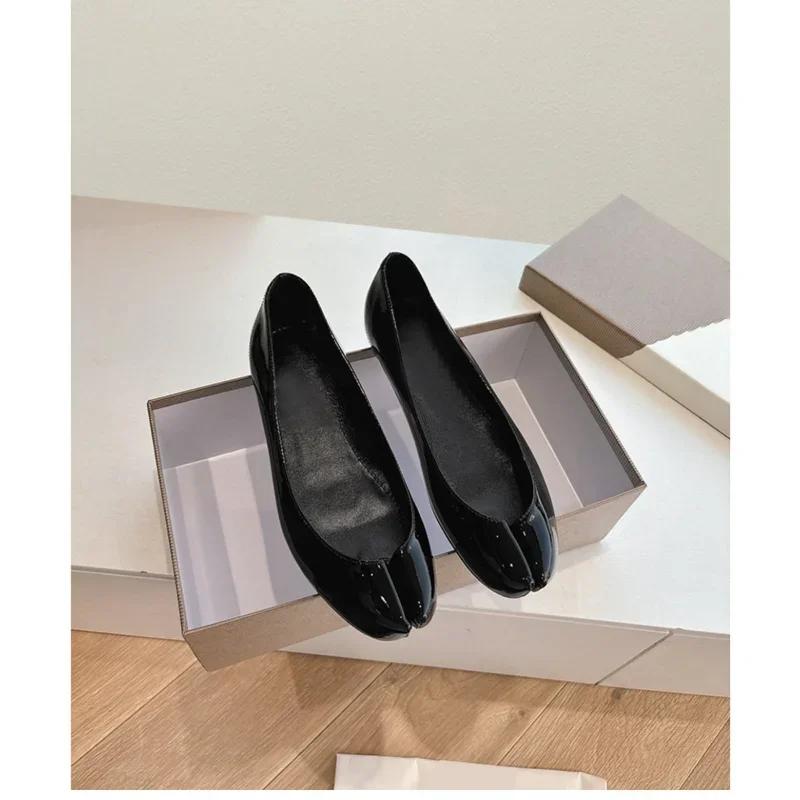 Fashion Women Tabi Ninja Ballet Flats Split Toe Mary Janes Patent Leather Party Shallow Mouth Single Shoes Solid Sandals Ladies Loafers