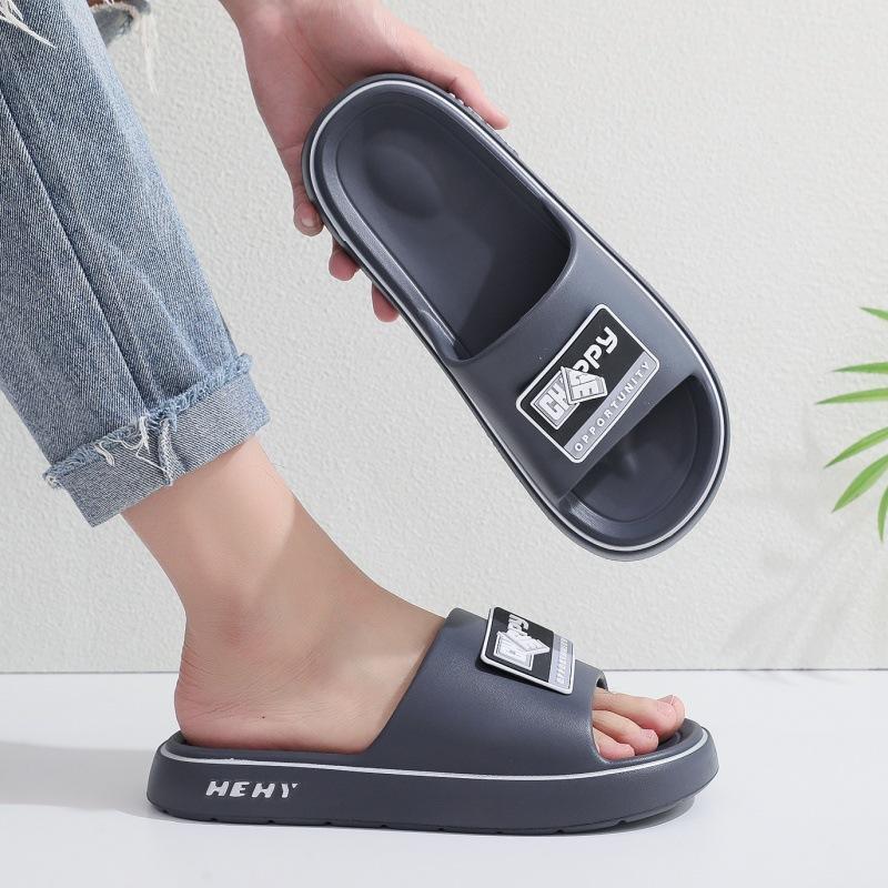 New non-slip slippers are comfortable to wear outdoors at home, lightweight thick-bottomed cool slippers