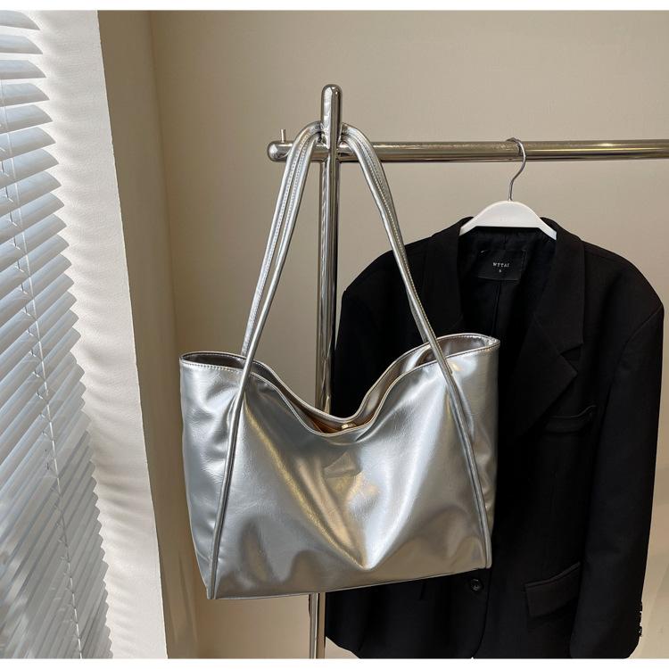 

Однотонная текстурированная сумка женская 2025 новая популярная модная сумка через плечо большая вместимость сумка-тоут