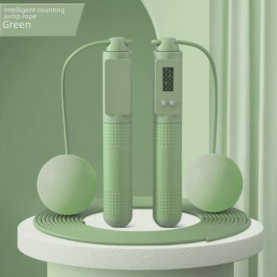Chytré bezdrátové švihadlo pro fitness halové sporty s držadly na velké míče pro dospělé a studenty. Sportovní lano na dvojí použití.