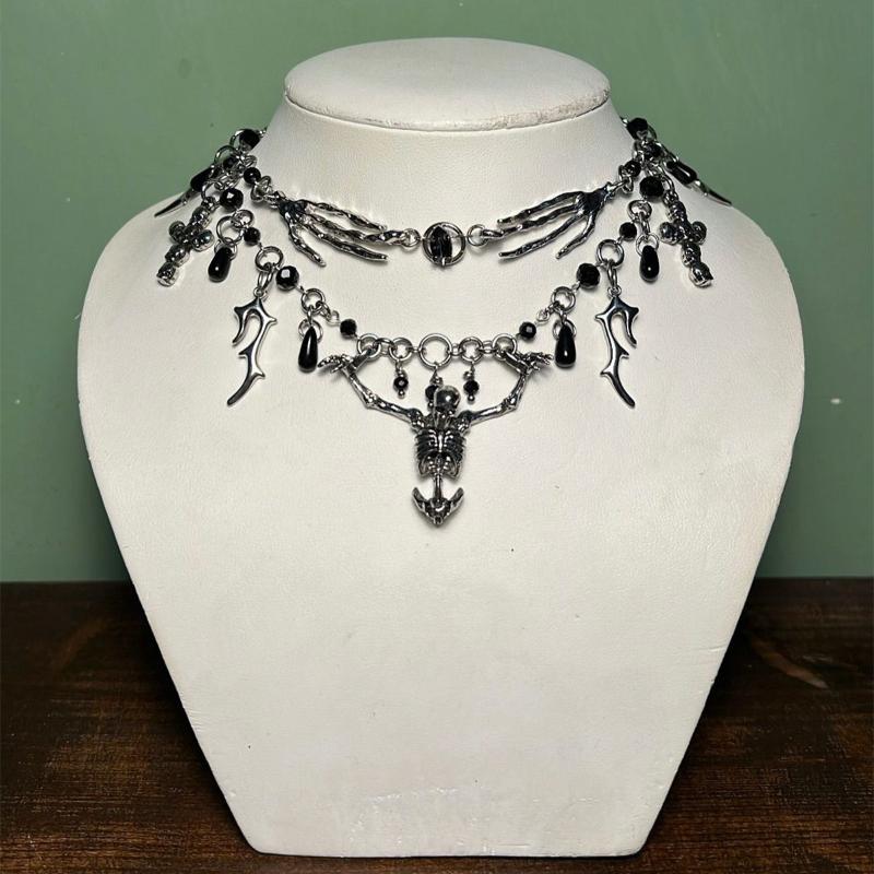 

Goth Halloween Necklace For Women Bat Cross Heart Red Pendant Clavicle Chain Halloween Party Jewelry Gift
