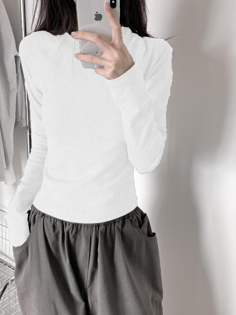 Women's Slim-Fit Retro Gray Cotton Long-Sleeve T-Shirt - Flattering Shoulders, Solid Color, Ideal for Early Autumn Layering