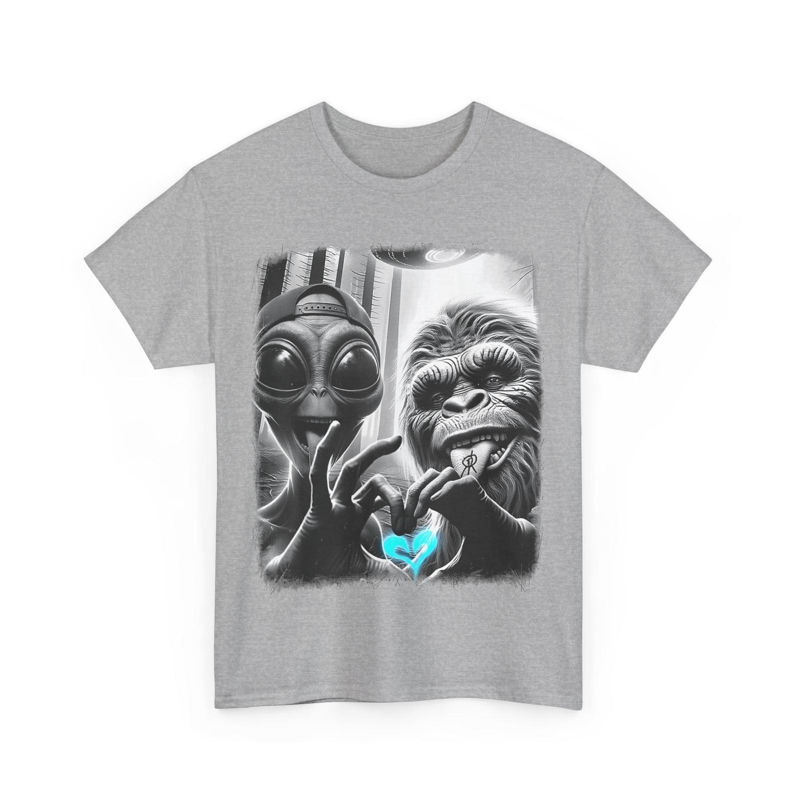 HOT Bigfoot Sasquatch Alien Lovefest Love Hand Sign 0LTD4V T-Shirt S разноцветный