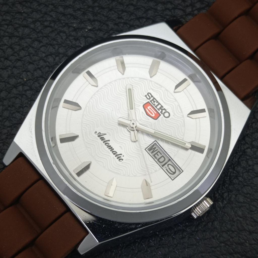 REFURBISHED VINTAGE SEIKO 5 AUTOMATIC JAPAN MENS SILVER DIAL WATCH a434684-2