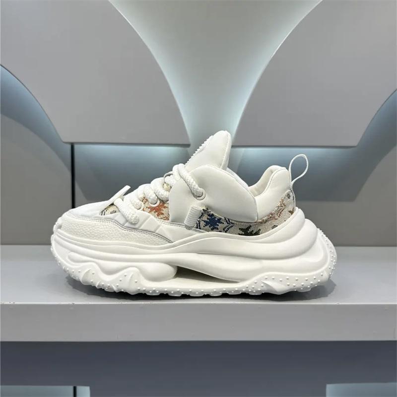 Herbst neue Papa-Schuhe Druck Stickerei Hohlsohle Sportliche Freizeitschuhe Plateau Trend BJD
