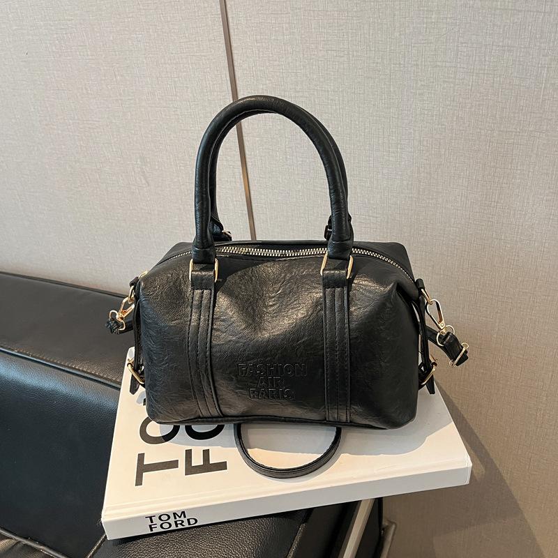 

Women s spring new commuter armpit bag fashionable and simple niche design shoulder messenger bag large capacity temperament