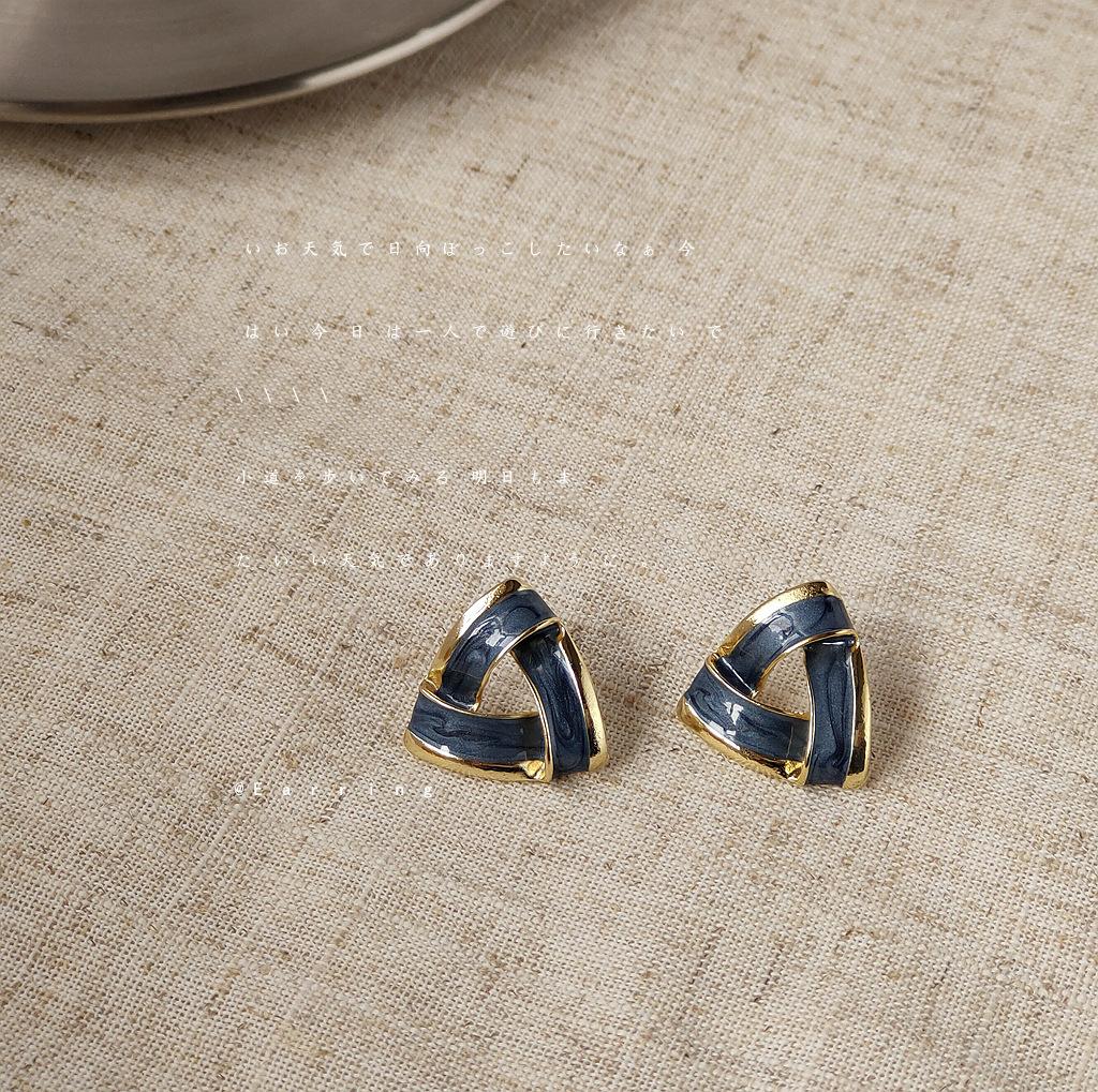 

S925 Silver Needle New Trendy Japanese and Korean Temperament Earrings Texture Warm Triangle French Retro Earrings Women s Earrings Factory white k silver