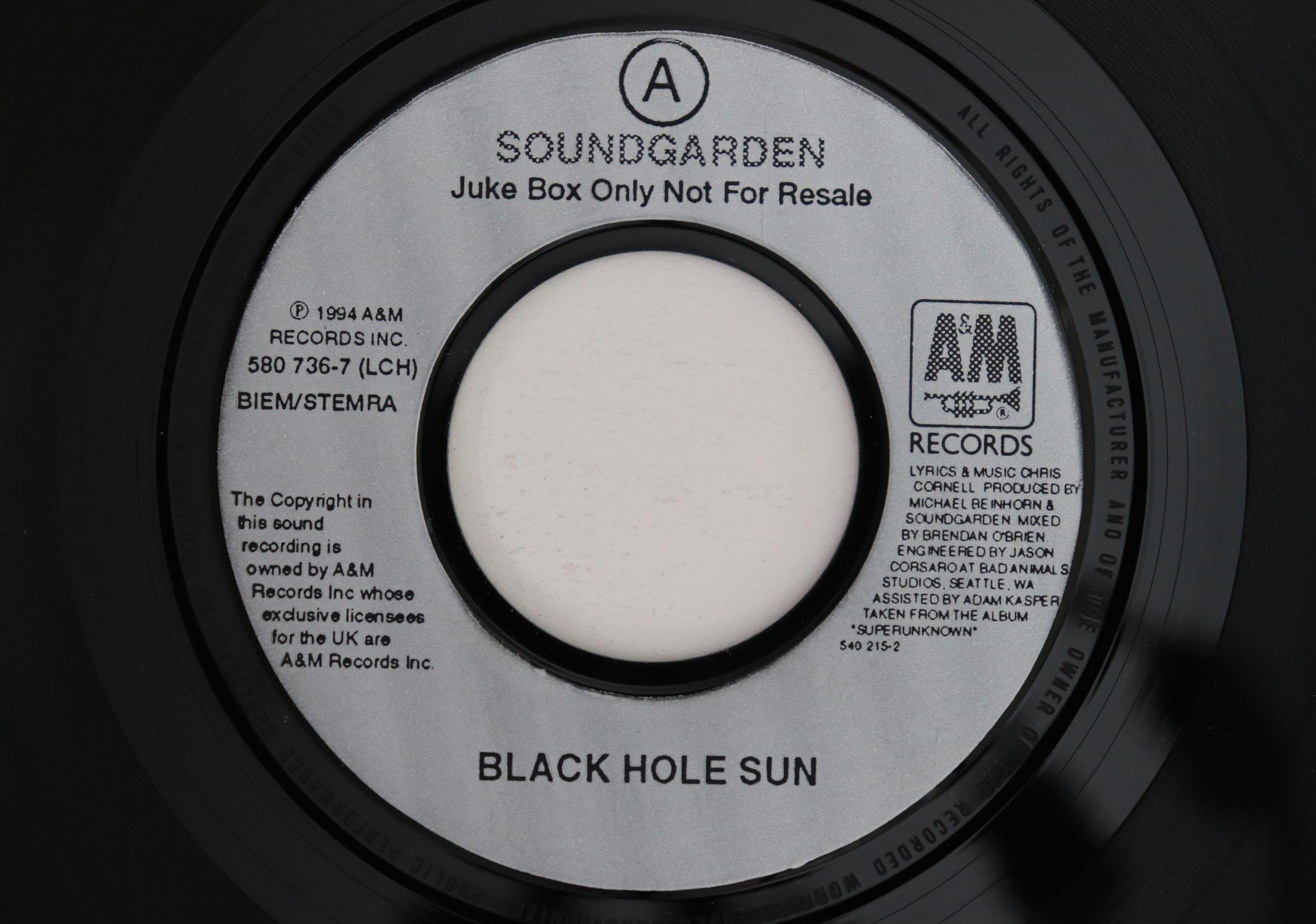 

7inch Record SOUNDGARDEN - Black Hole Sun / Spoonman 5807367 A&M 1994 UK Rock Used