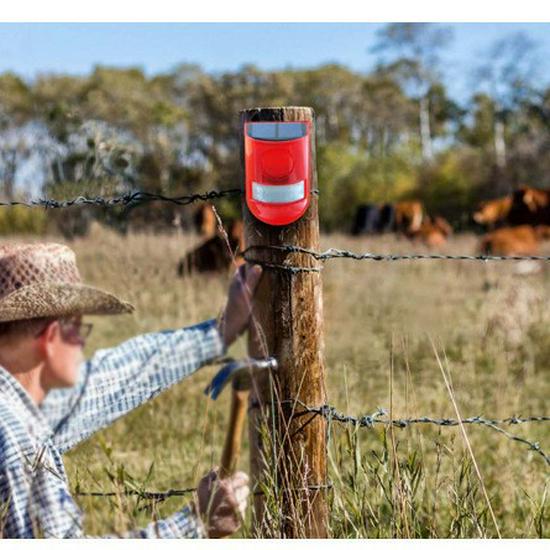 Lumină de alarmă solară cu senzor de mișcare umană pentru securitatea fermei