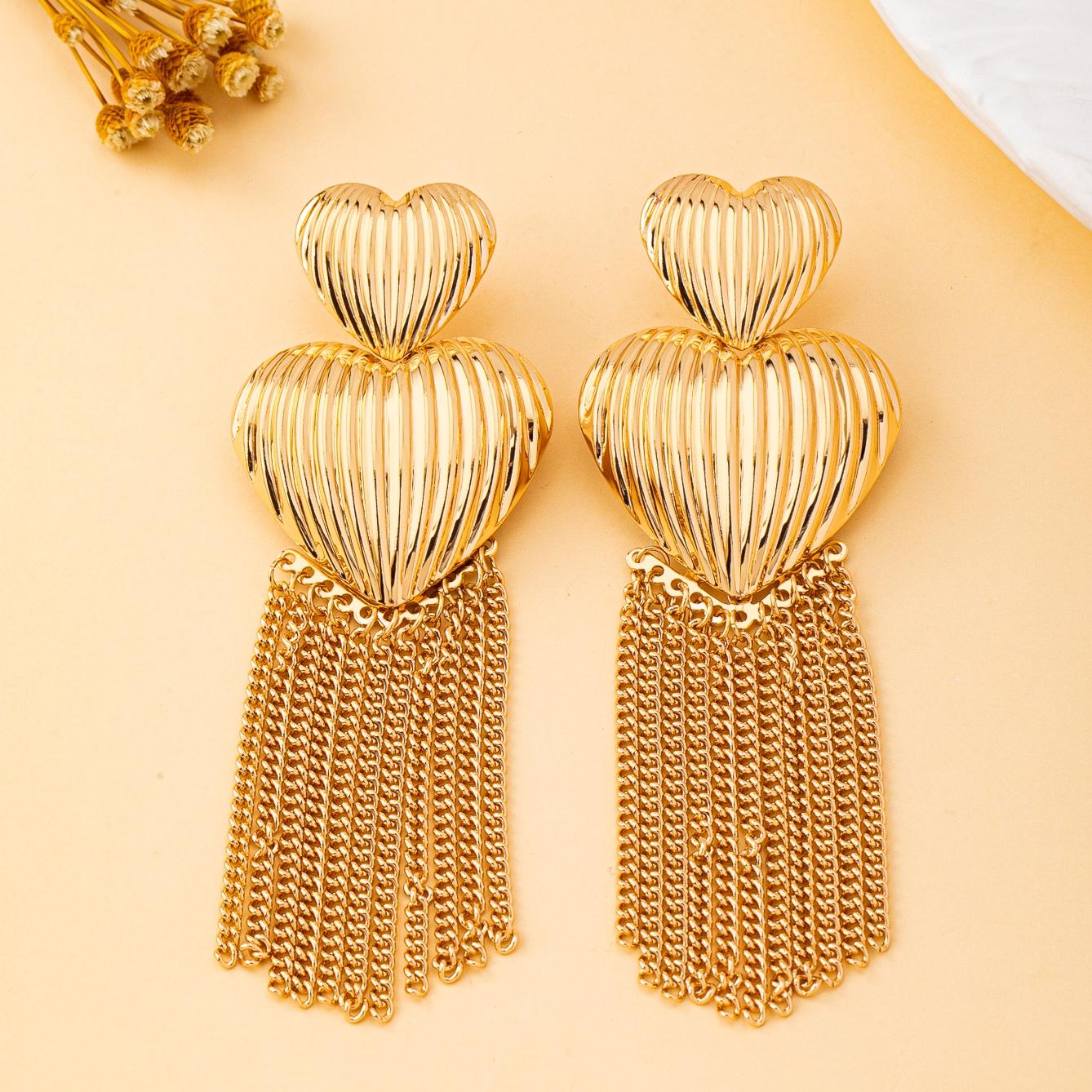 

A Pair of Women s Earrings, Heart-Shaped Tassel Long Earrings, Fashionable and Exaggerated Earrings, Suitable for Daily Wear and Banquet Wear