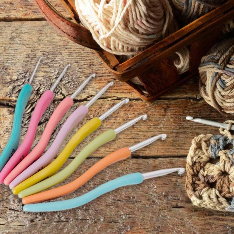 8Pcs Crochet Hook, Plastic Crochet Needle for Crocheting Yarns, Ergonomic Handle Crochet Hook Set, Crochet Needle Set