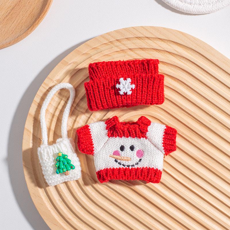 Labubu Christmas Sweater & Accessories Set for All Generations Keychain