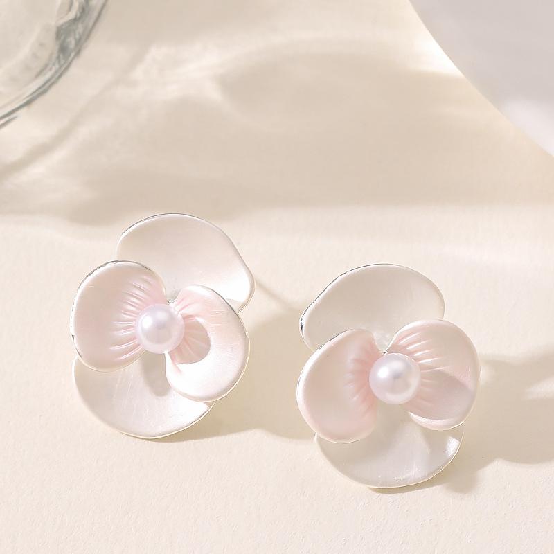 

Super fairy sweet temperament fairy wind dripping oil pearl poppy petal earrings simple personality cute versatile earrings розовый