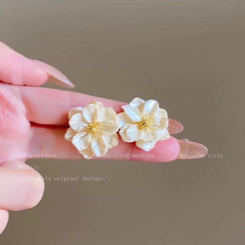 French retro temperament camellia stud earrings popular earrings design earrings