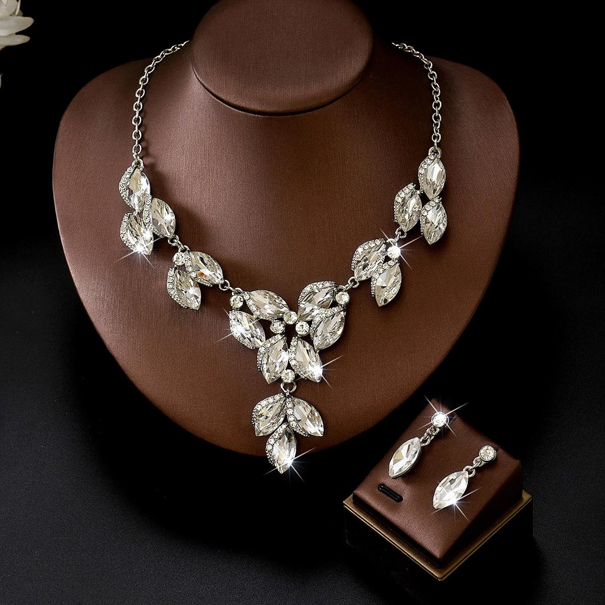 2026 Super Flash Crystal Gem Necklace Earrings Jewelry Set Light Luxury Premium Clavicle Chain Design Jewelry 45CM