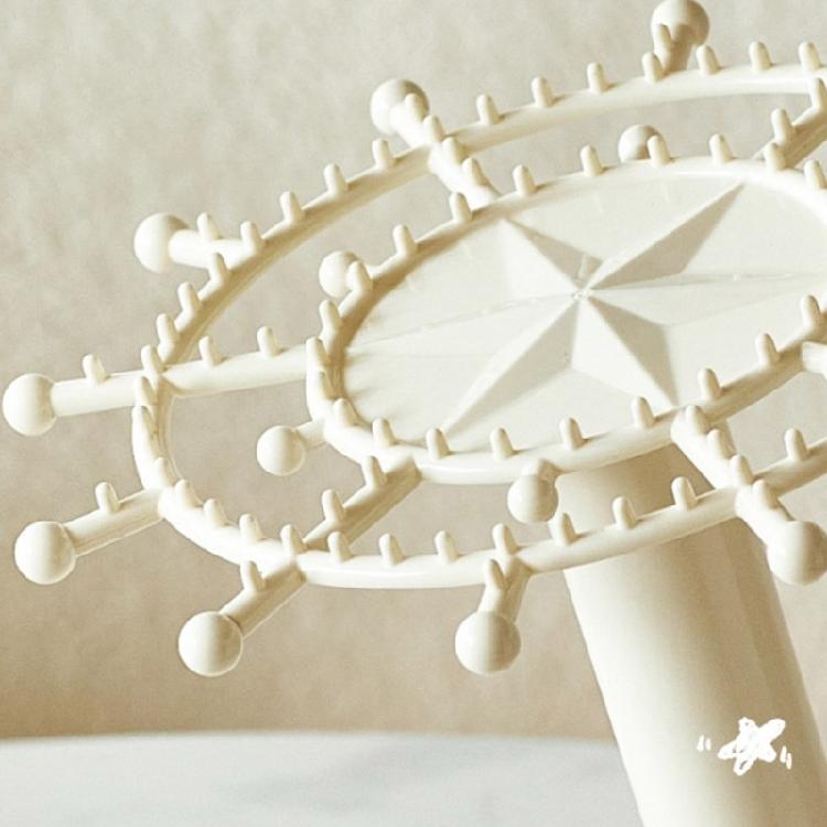 Mehrschichtiger Schlüsselanhänger-Präsentationsständer mit Drehfunktion, transparenter staubdichter Abdeckung, einfache Montage für Überraschungsboxen