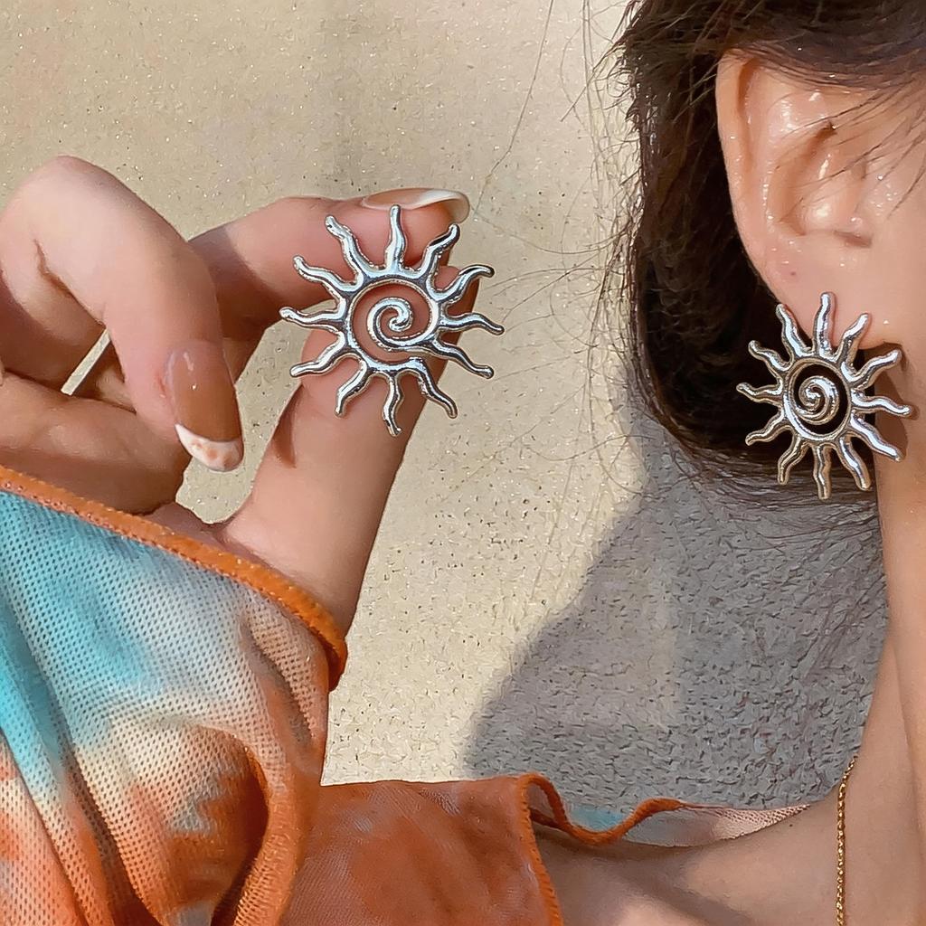 Vintage Big Leaf Shaped Stud Earrings for Women Gold Silver Color Exaggerated Metal Flower Posting Earringss Punk Jewelry Gift