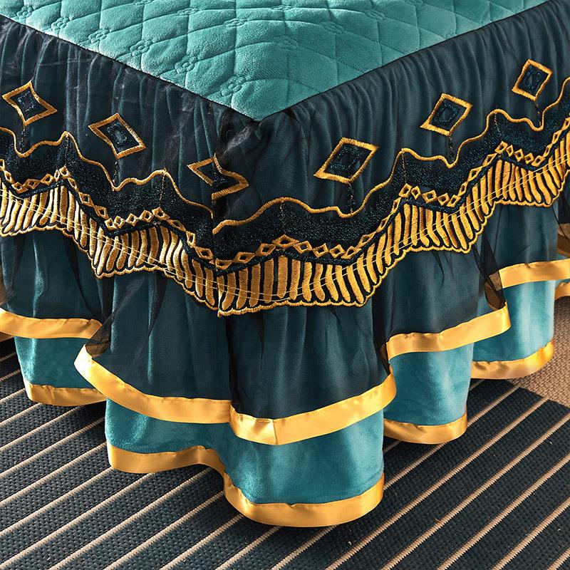 3pcs Solid Color Skin-friendly Sandwiched Diamond Grid Flower Quilted + Raised Lace Layer Bed Skirt Kit 1pc Bed Skirt + 2 Pillowcases