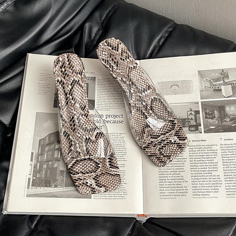 

Гладиаторские летние змеиные женские тапочки лаконичные ПВХ прозрачные шлепанцы обувь женская уличный стиль для платья сандалии 40