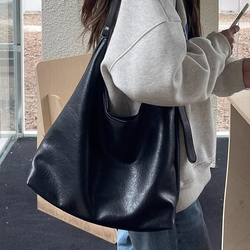 Women's Large Capacity Soft Leather Shoulder Bag - 2025 Spring/Summer Retro Crossbody for Commuting & Mother-Child Use