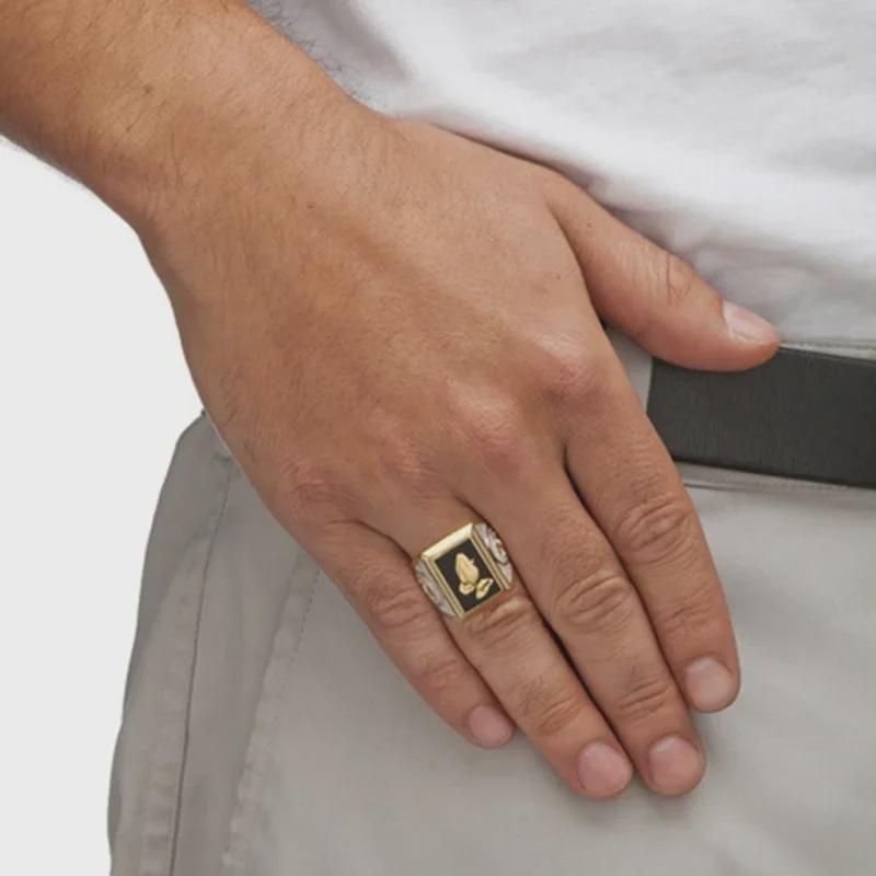 Gold-Plated Men's Blessing Hand Ring - Fashion Jewelry for Europe and the U.S.
