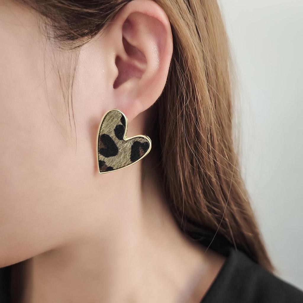 Autumn/Winter Retro Maillard Leopard Heart Earrings for Women