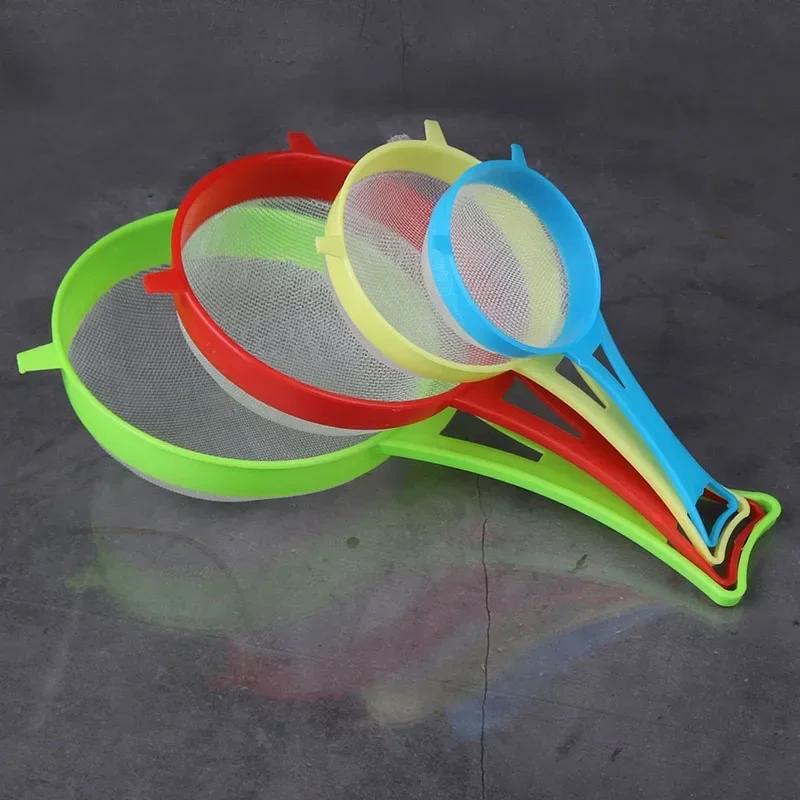 4 Pieces of Random Color Filter Net, Classic Divider Plastic Handheld Flour Sieve, Suitable for Household Use, for Separating