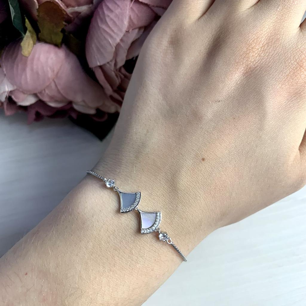 Серебряный браслет с натуральным перламутром, фианитами (2038405)