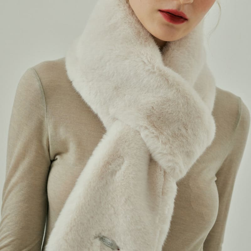 

molliolli MING fake fur muffler [ivory] SKY BLUE