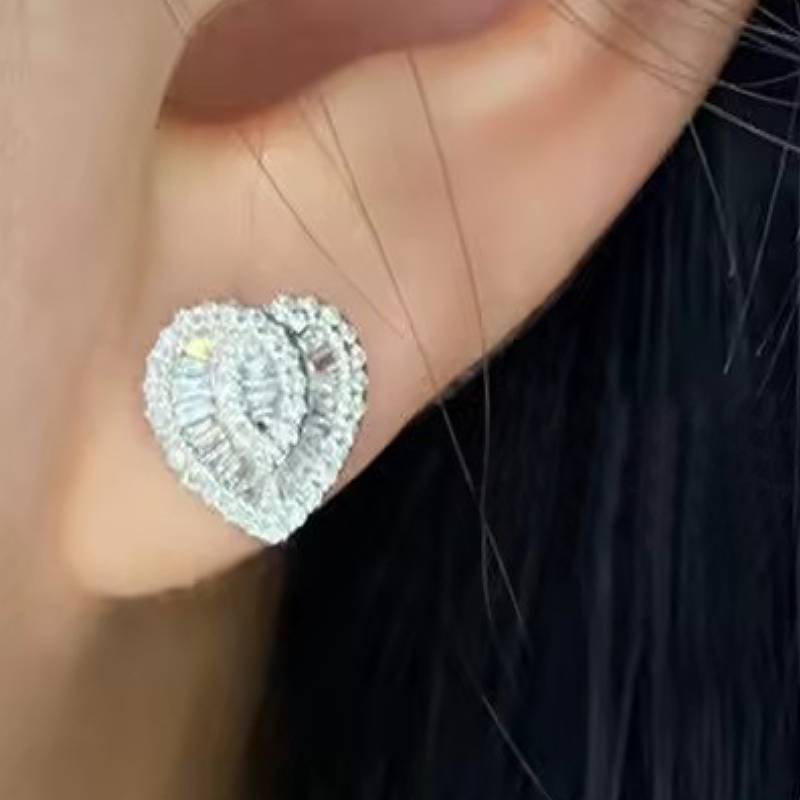 

Huitan Love Shaped Women Stud Earrings Inlaid Full Shining Cubic Zirconia Wedding Party Anniversary Accessories Sweet Zircon