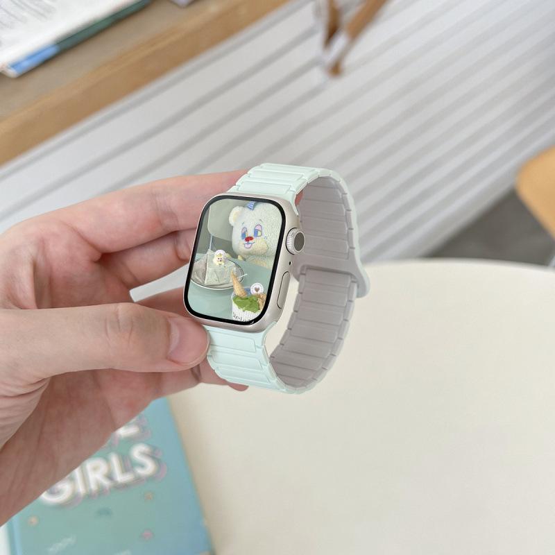 Apple Watch Series 10 Light Mint Silicone Band