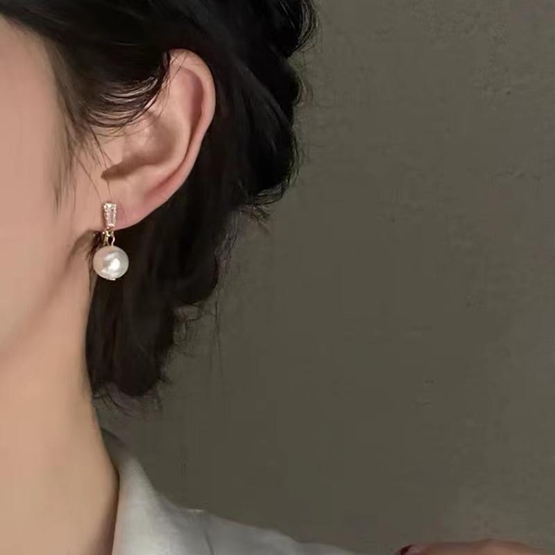 S925 Silver Cubic Zirconia Pearl Stud Earrings - Elegant, Fashionable, and Versatile Everyday Jewelry