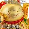 EnergyPower Goldene Glückskatze Elektrische Glückskatze aus Porzellan Großes Premium-Modell mit Kissen Goldene Maneki Neko Handgefertigt Niedlich