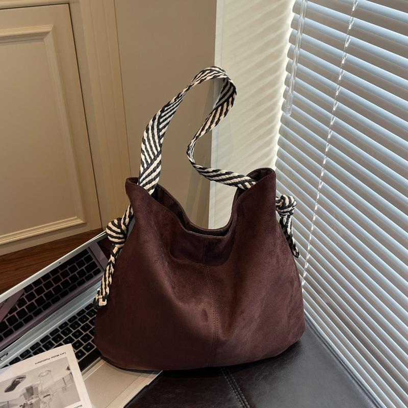 Autumn and winter retro high-value bag women's autumn niche fashion simple commuter shoulder bag bag