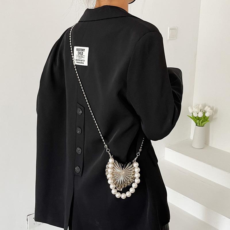 Metal Love Small Bag New 2025 European and American Pearl Handbag Ins Women's Small Fragrant Wind Messenger Red Envelope