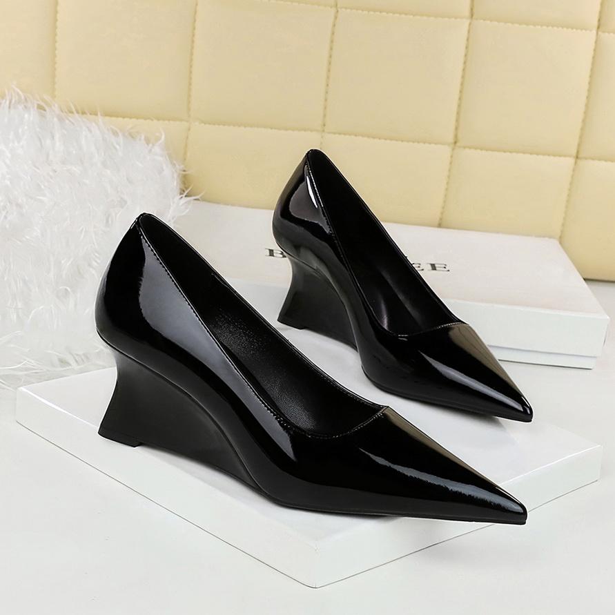 Slope Heeled Shoes for Women, High Heels, Slope Heels, Shallow Mouth, Pointed Toe, Patent Leather Single Shoes, Slope Heels