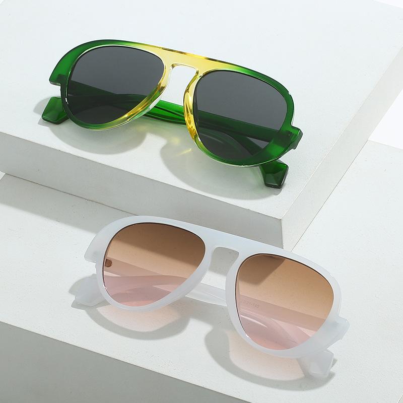 New pilot sunglasses, European and American fashion simple contrasting toad glasses, street shooting versatile sunglasses