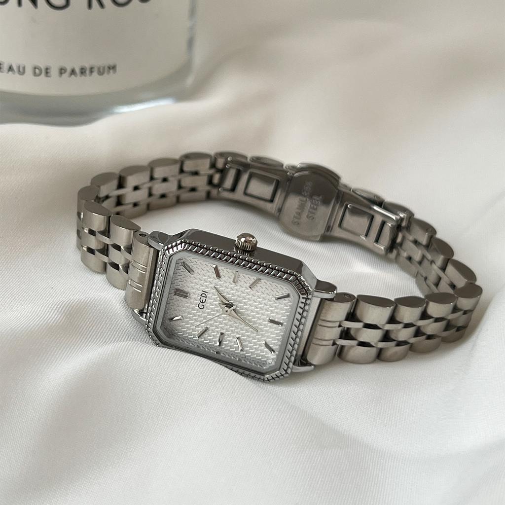 Europäische und Amerikanische Minimalistische Metall-Quadratuhr, Retro-Damenuhr mit Quarzwerk