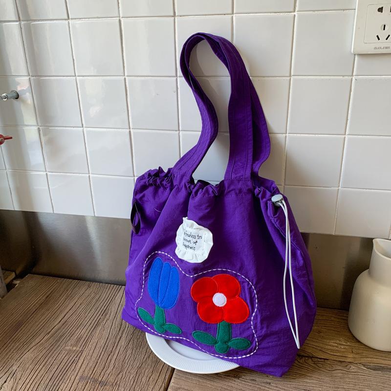 

Тенденция личности повседневная простая текстура большая вместимость сумка 2025 лето новая иностранный стиль женская на плечо мессенджер фиолетовый