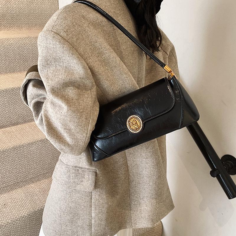 

2024 осенне-зимняя сумка французского стиля, нишевая сумка, женская универсальная сумка подмышкой, новая сумка-багет, зимняя сумка через плечо, однотонная 28*11*13 чёрный