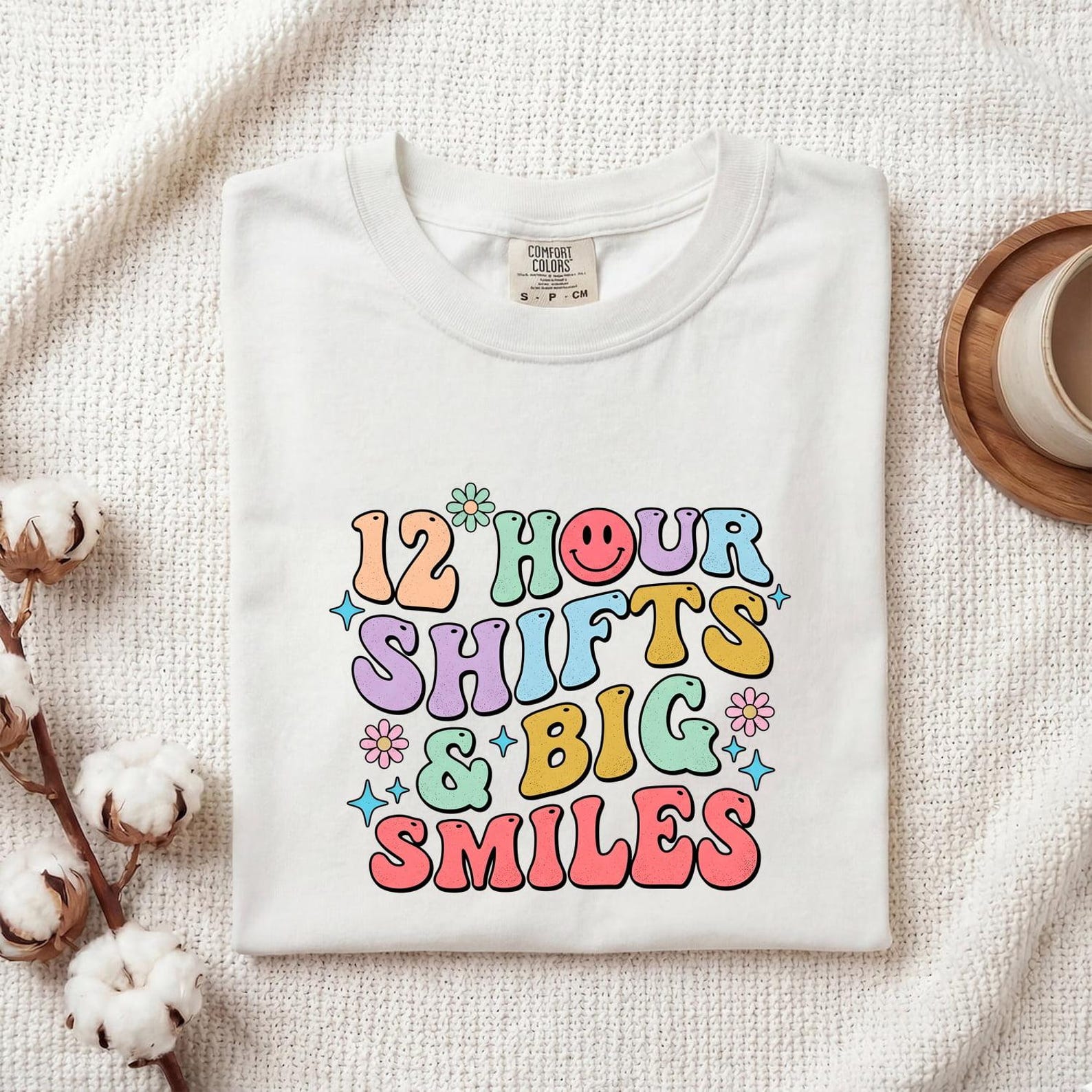 Retro Smiley Face Shirt Nurses Positive Gift Women Colorful Groovy Tee Smiley T-Shirt Nurse Enthusiast Psychedelic Tshirt Optimistic Graphic M